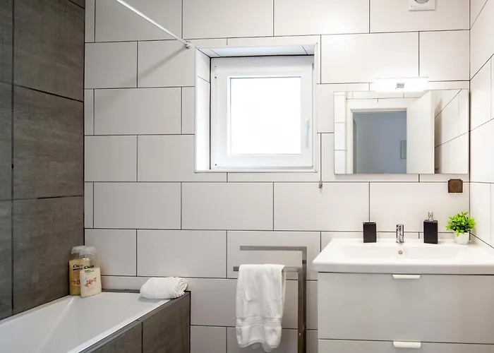 Silvercoast - Swimming Pool & Jacuzzi